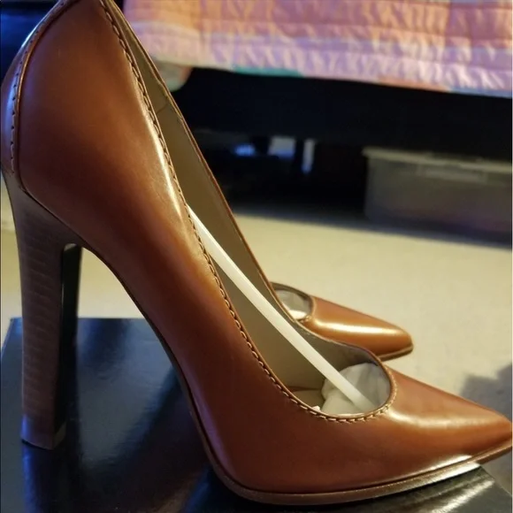 Donald Pliner Signature Pumps - Picture 2 of 5